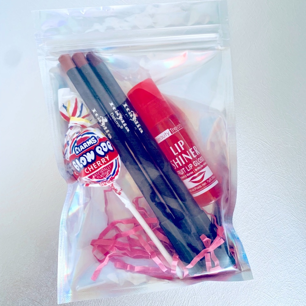 Lip Liner & Fruit Lip Gloss Bundle